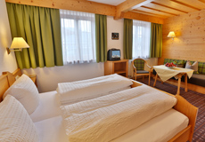 Wohnung 1 - Schlafzimmer